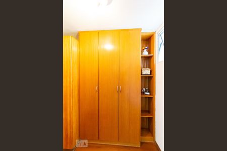 Casa à venda com 200m², 3 quartos e 2 vagas Casa à venda com 200m², 3 quartos e 2 vagasCloset