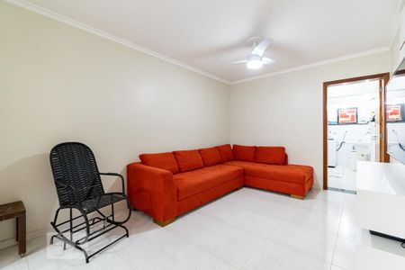 Casa à venda com 200m², 3 quartos e 2 vagas Casa à venda com 200m², 3 quartos e 2 vagasSala de TV/ Área Externa