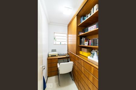 Casa à venda com 200m², 3 quartos e 2 vagas Casa à venda com 200m², 3 quartos e 2 vagasEscritório