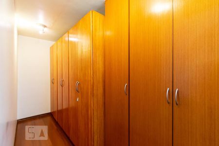 Casa à venda com 200m², 3 quartos e 2 vagas Casa à venda com 200m², 3 quartos e 2 vagasCloset