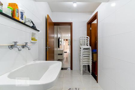 Casa à venda com 200m², 3 quartos e 2 vagas Casa à venda com 200m², 3 quartos e 2 vagasLavanderia