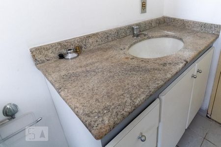 Apartamento para alugar com 65m², 2 quartos e 1 vaga Apartamento para alugar com 65m², 2 quartos e 1 vagaBanheiro