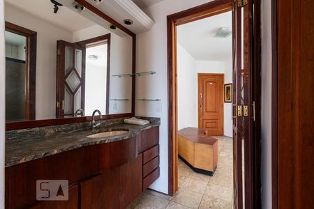 Banheiro de apartamento para alugar com 1 quarto, 45m² em Vila Mariana, São Paulo