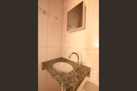 Banheiro de casa para alugar com 1 quarto, 50m² em Jardim Sulacap, Rio de Janeiro