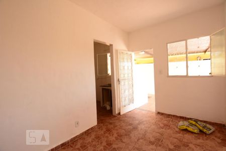 Sala de casa para alugar com 1 quarto, 50m² em Jardim Sulacap, Rio de Janeiro