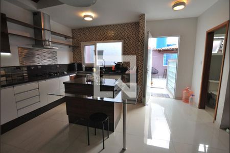 Casa à venda com 370m², 3 quartos e 3 vagasCozinha