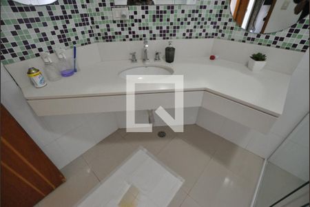 Casa à venda com 370m², 3 quartos e 3 vagasBanheiro