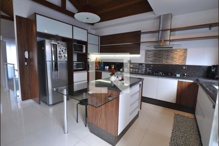 Casa à venda com 370m², 3 quartos e 3 vagasCozinha