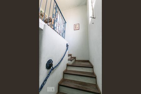 Casa à venda com 387m², 4 quartos e 2 vagasEscada