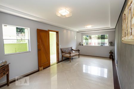 Sala de casa para alugar com 3 quartos, 264m² em Parque São Domingos, São Paulo