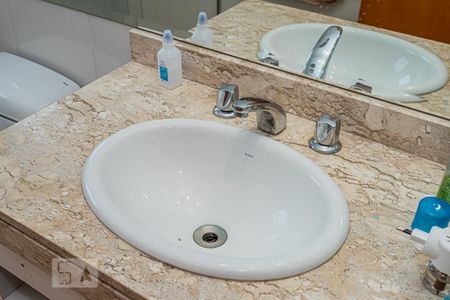 Casa à venda com 264m², 4 quartos e 4 vagasBanheiro suite 3