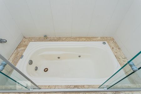 Casa à venda com 264m², 4 quartos e 4 vagasBanheiro suite 1