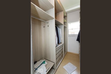 Closet suite 1 de casa à venda com 4 quartos, 264m² em Parque São Domingos, São Paulo