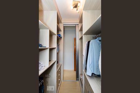 Closet suite 1 de casa à venda com 4 quartos, 264m² em Parque São Domingos, São Paulo