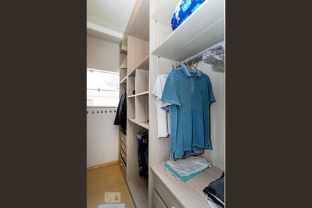 Closet suite 1 de casa à venda com 4 quartos, 264m² em Parque São Domingos, São Paulo