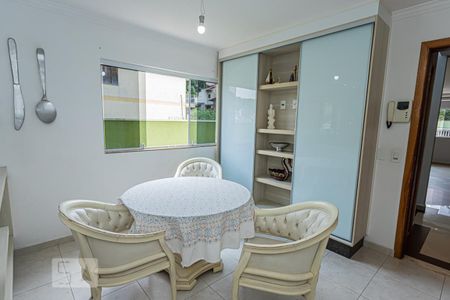 Casa à venda com 264m², 4 quartos e 4 vagasCozinha e copa