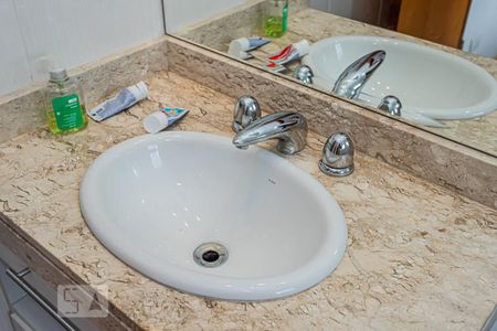 Casa à venda com 264m², 4 quartos e 4 vagasBanheiro suite 2