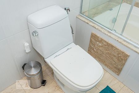 Casa à venda com 264m², 4 quartos e 4 vagasBanheiro suite 1