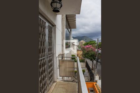 Casa para alugar com 450m², 5 quartos e 4 vagasVaranda do Quarto 02 e Suíte 01