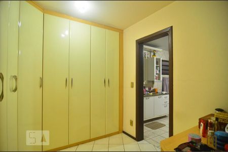 Casa à venda com 377m², 5 quartos e 2 vagasCloset