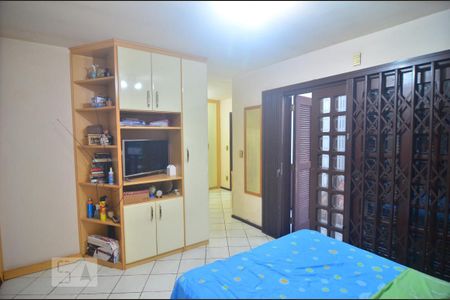 Casa à venda com 377m², 5 quartos e 2 vagasSuíte