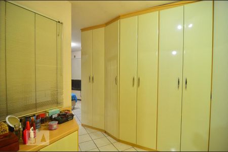 Casa à venda com 377m², 5 quartos e 2 vagasCloset
