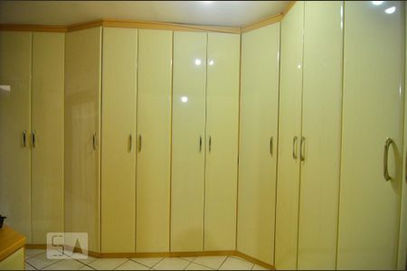 Casa à venda com 377m², 5 quartos e 2 vagasCloset