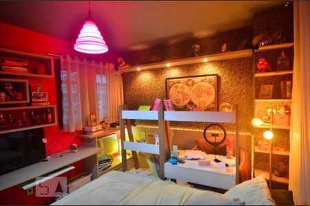 Casa à venda com 377m², 5 quartos e 2 vagasQuarto 2