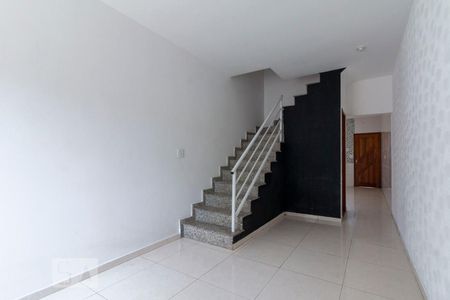 Sala de casa para alugar com 2 quartos, 120m² em Vila Nova Curuçá, São Paulo