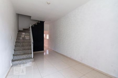 Sala de casa para alugar com 2 quartos, 120m² em Vila Nova Curuçá, São Paulo