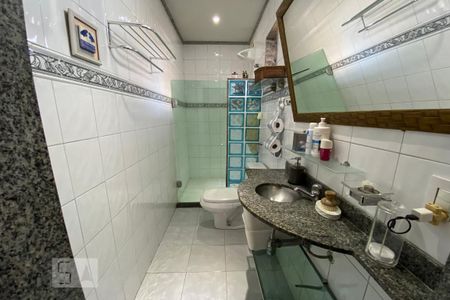 Casa à venda com 150m², 3 quartos e 4 vagas Casa à venda com 150m², 3 quartos e 4 vagasBanheiro da Suíte