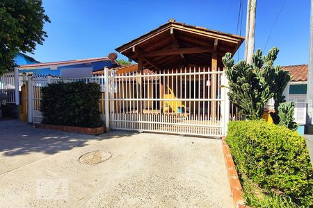 Casa à venda com 225m², 2 quartos e 1 vaga Casa à venda com 225m², 2 quartos e 1 vagaFachada