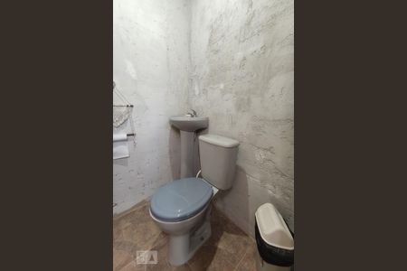 Casa à venda com 225m², 2 quartos e 1 vaga Casa à venda com 225m², 2 quartos e 1 vagaBanheiro Salão de festas
