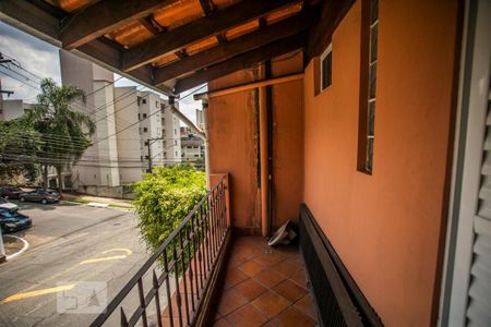 Casa à venda com 130m², 4 quartos e 2 vagas Casa à venda com 130m², 4 quartos e 2 vagasVaranda