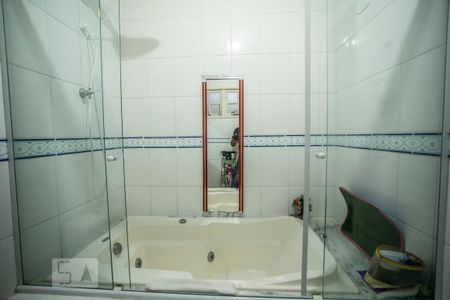 Casa à venda com 130m², 4 quartos e 2 vagas Casa à venda com 130m², 4 quartos e 2 vagasBanheiro Suíte - Banheira