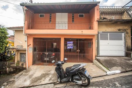 Casa à venda com 130m², 4 quartos e 2 vagas Casa à venda com 130m², 4 quartos e 2 vagasFachada