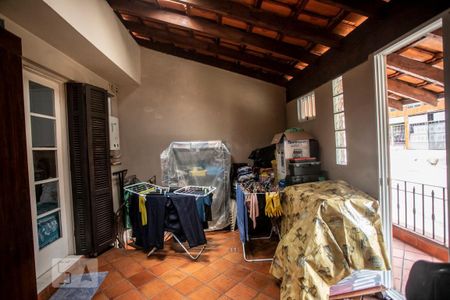 Casa à venda com 130m², 4 quartos e 2 vagas Casa à venda com 130m², 4 quartos e 2 vagasVaranda