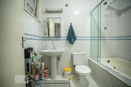 Casa à venda com 130m², 4 quartos e 2 vagas Casa à venda com 130m², 4 quartos e 2 vagasBanheiro Suíte