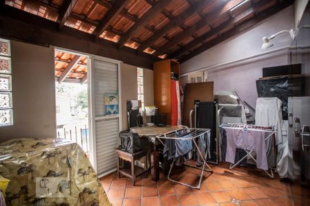 Casa à venda com 130m², 4 quartos e 2 vagas Casa à venda com 130m², 4 quartos e 2 vagasVaranda