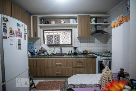 Casa à venda com 130m², 4 quartos e 2 vagas Casa à venda com 130m², 4 quartos e 2 vagasCozinha - Armários