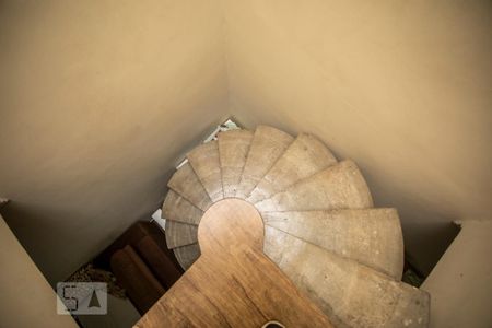 Casa à venda com 130m², 4 quartos e 2 vagas Casa à venda com 130m², 4 quartos e 2 vagasEscada - Quartos