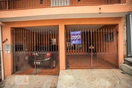 Casa à venda com 130m², 4 quartos e 2 vagas Casa à venda com 130m², 4 quartos e 2 vagasFachada