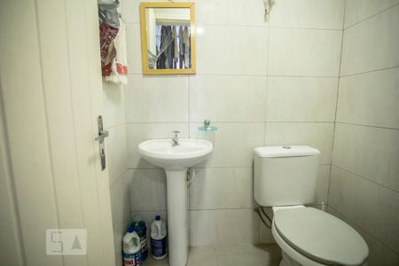 Casa à venda com 130m², 4 quartos e 2 vagas Casa à venda com 130m², 4 quartos e 2 vagasBanheiro de Serviço