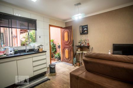 Casa à venda com 130m², 4 quartos e 2 vagas Casa à venda com 130m², 4 quartos e 2 vagasSala / Cozinha