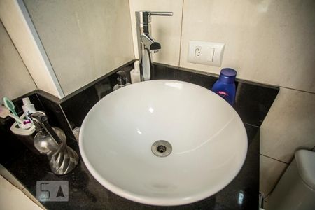 Casa à venda com 130m², 4 quartos e 2 vagas Casa à venda com 130m², 4 quartos e 2 vagasBanheiro Torneira