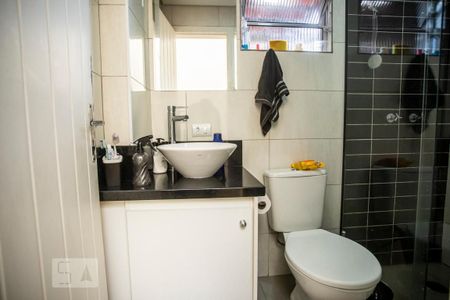 Casa à venda com 130m², 4 quartos e 2 vagas Casa à venda com 130m², 4 quartos e 2 vagasBanheiro