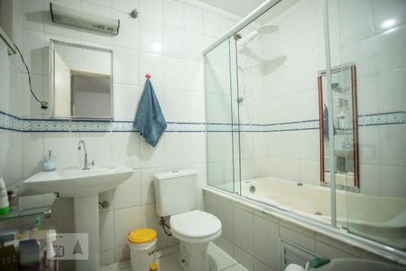 Casa à venda com 130m², 4 quartos e 2 vagas Casa à venda com 130m², 4 quartos e 2 vagasBanheiro Suíte