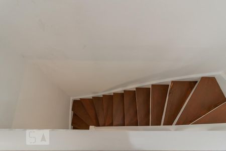 Escada de casa para alugar com 2 quartos, 70m² em Vila Clementino, São Paulo