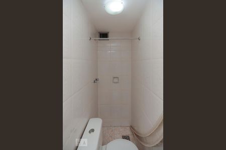 Apartamento à venda com 230m², 4 quartos e 2 vagas Apartamento à venda com 230m², 4 quartos e 2 vagasBanheiro de Serviço