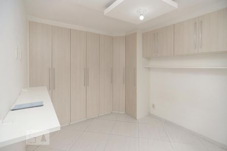 Apartamento à venda com 230m², 4 quartos e 2 vagas Apartamento à venda com 230m², 4 quartos e 2 vagasSuíte